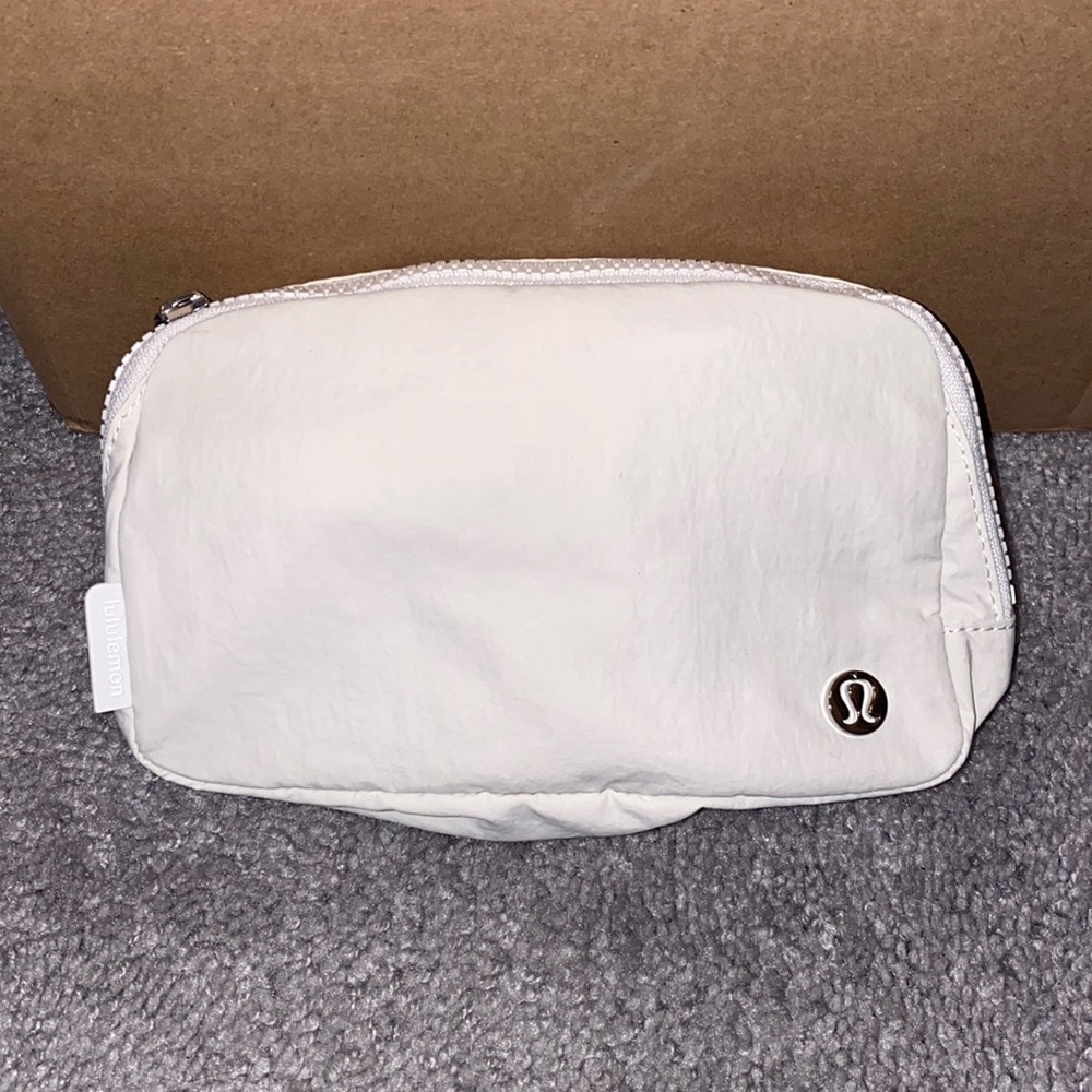 NWT Lululemon White Opal Beltbag